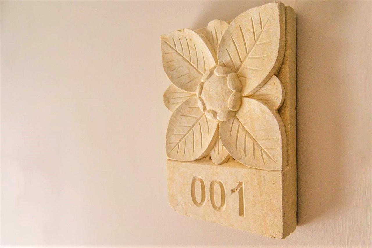Zahara Beach & Spa By Qhotels - Adults Recommended Zahara de los Atunes Zewnętrze zdjęcie A carved stone house number