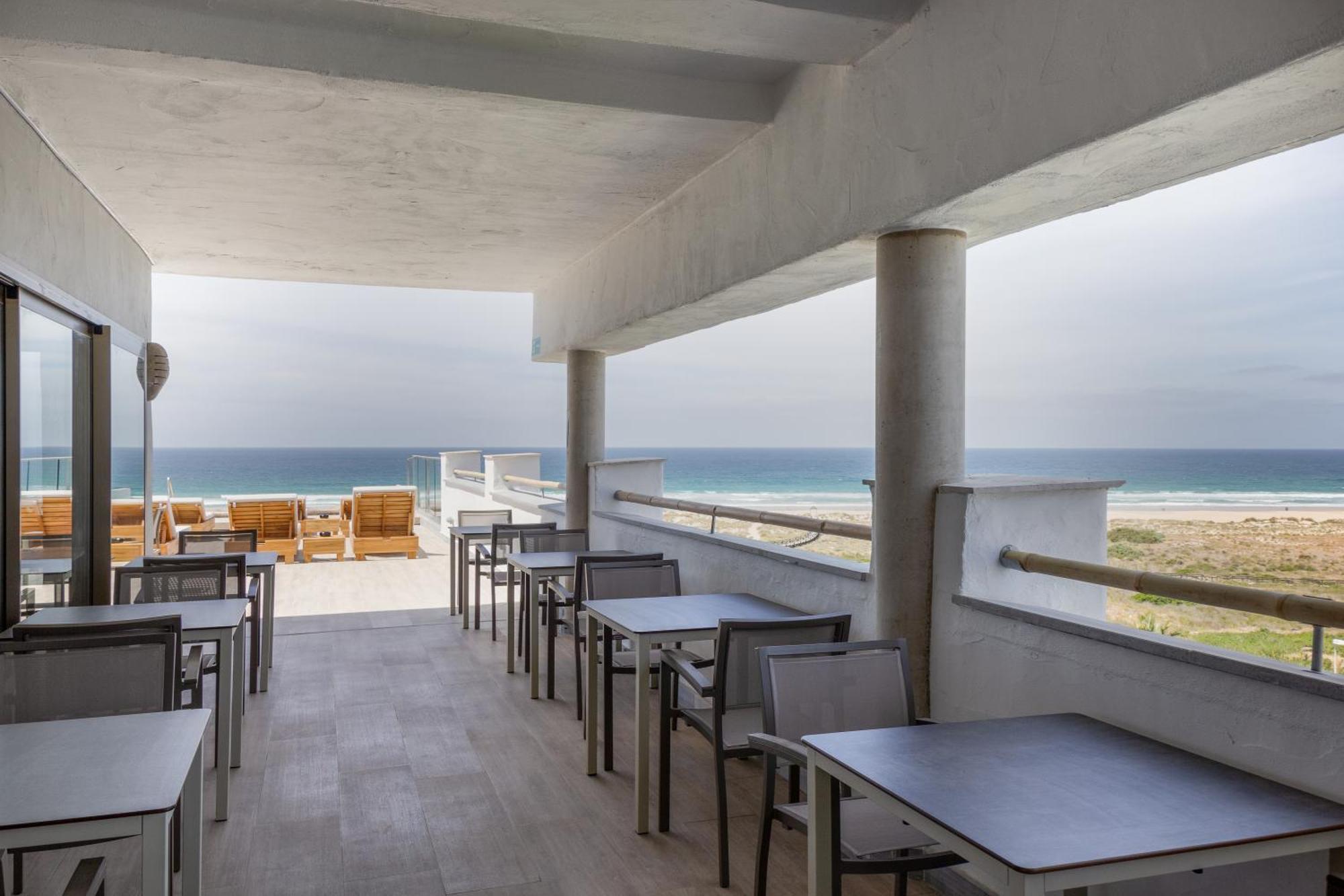 Zahara Beach & Spa By Qhotels - Adults Recommended Zahara de los Atunes Zewnętrze zdjęcie The beach at the hotel