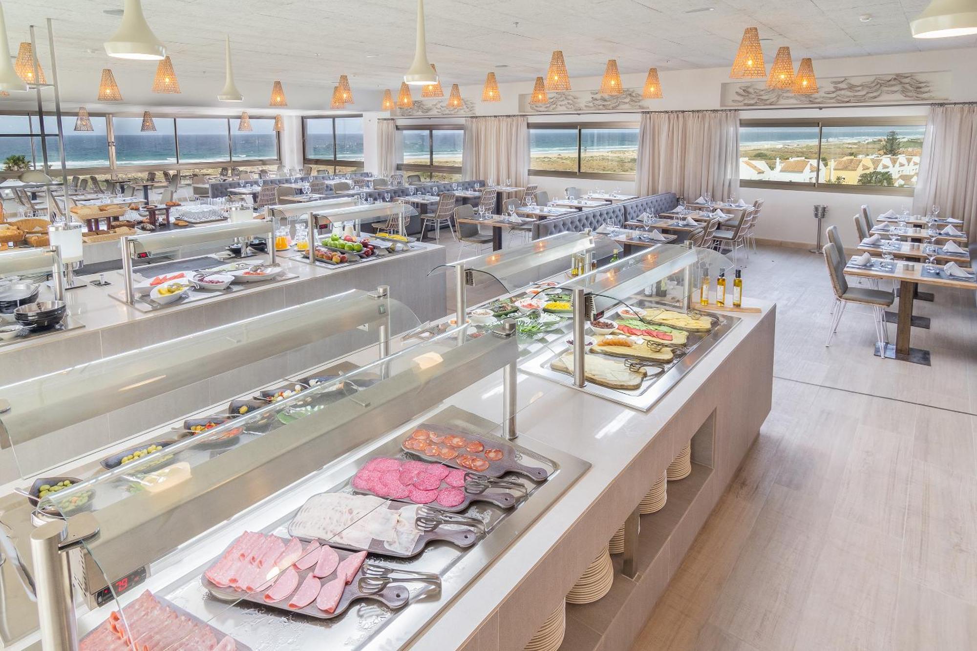Zahara Beach & Spa By Qhotels - Adults Recommended Zahara de los Atunes Zewnętrze zdjęcie Buffet at a hotel