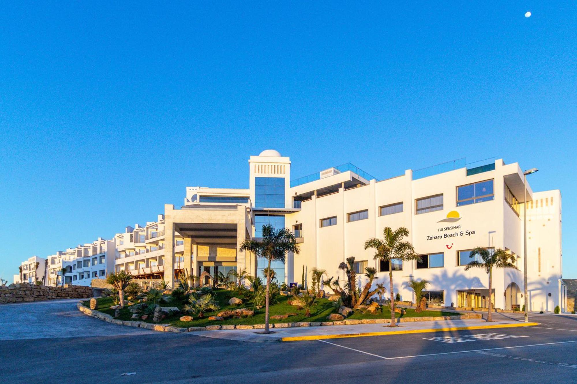 Zahara Beach & Spa By Qhotels - Adults Recommended Zahara de los Atunes Zewnętrze zdjęcie The mall at sunset