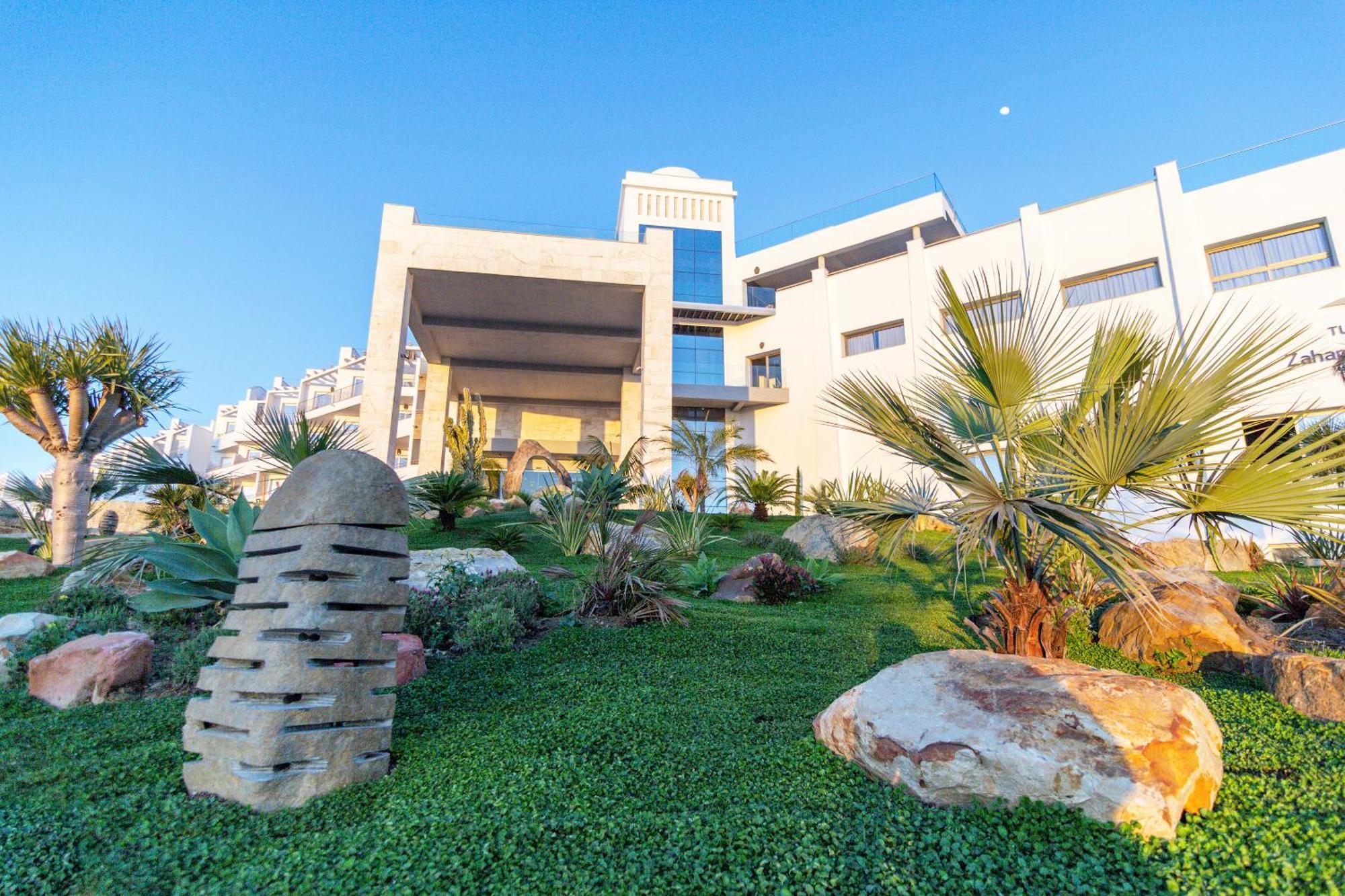 Zahara Beach & Spa By Qhotels - Adults Recommended Zahara de los Atunes Zewnętrze zdjęcie The main building of the university